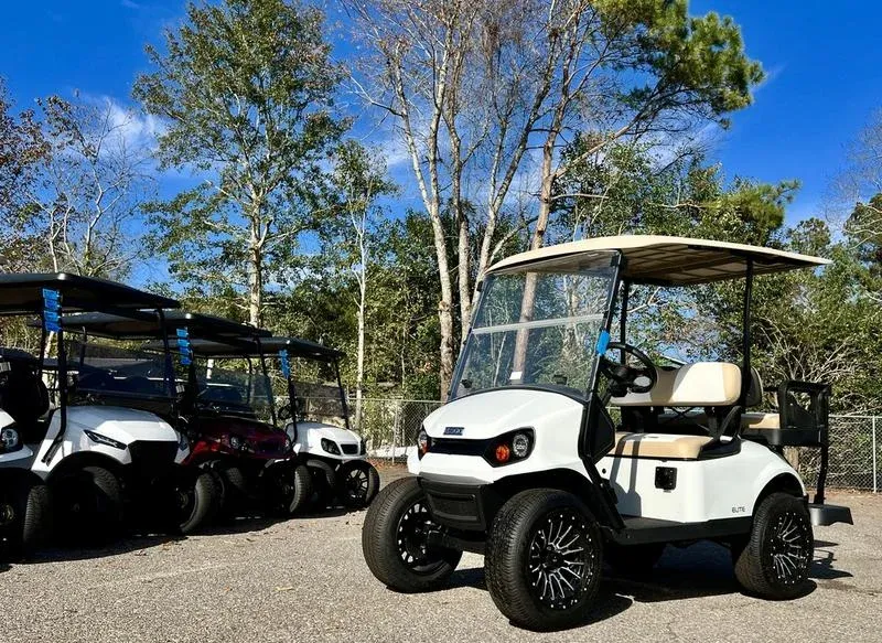 2023 E-Z-GO Express™ S4 ELiTE™ Lithium Bright White